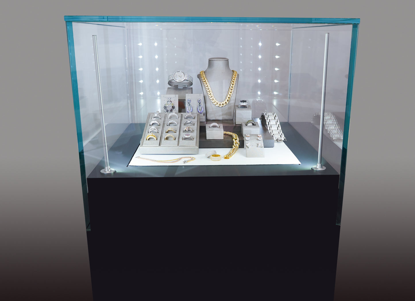 Micro Alto™ Tower Series – Ultra-Thin Vertical Display Lighting