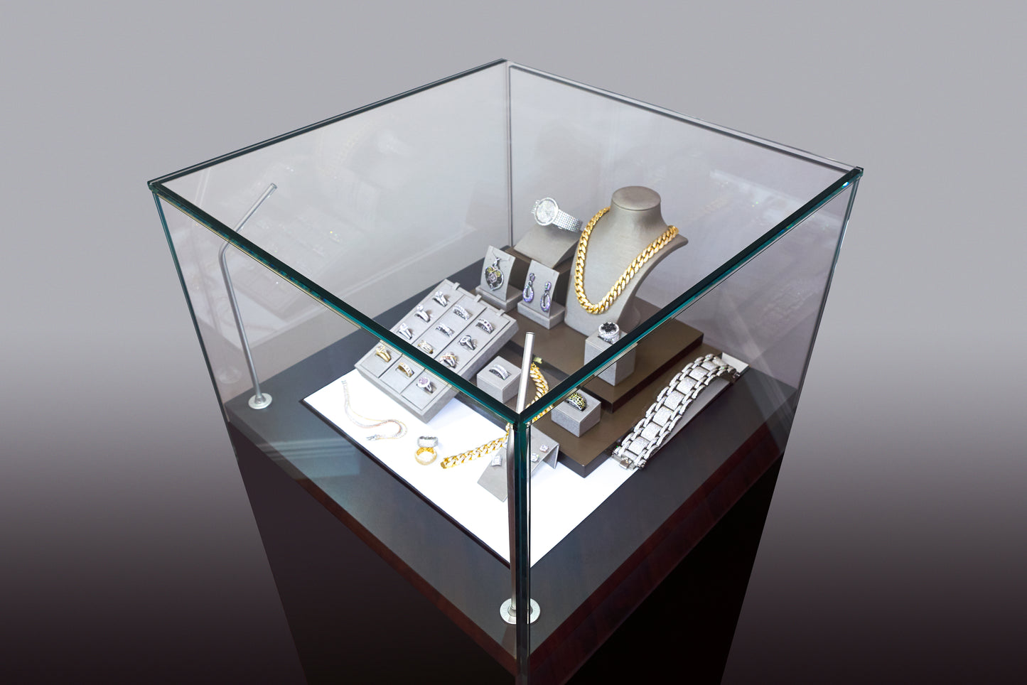 Micro Delano™ Tower Series – Ultra-Thin Vertical Display Lighting