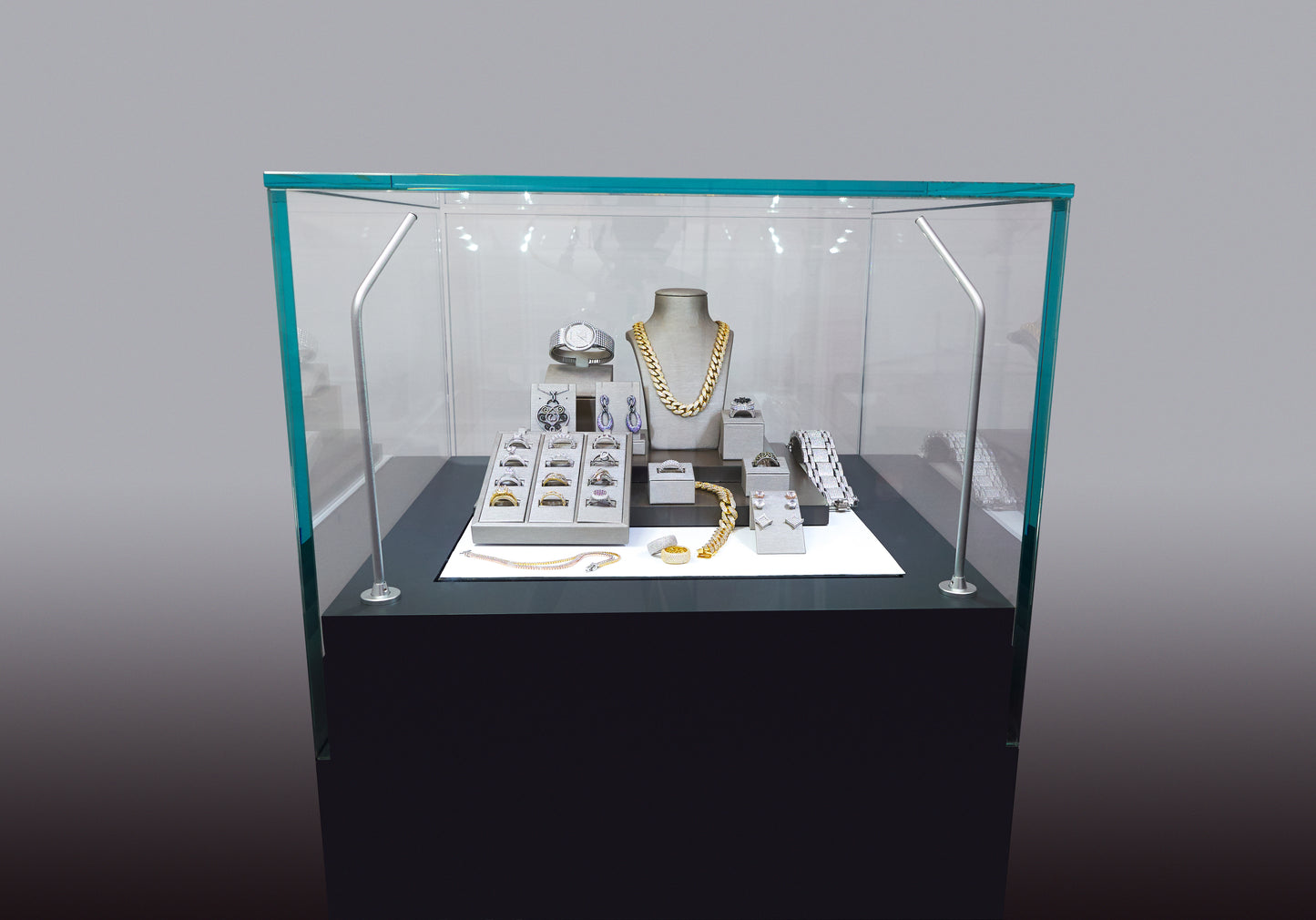 Micro Delano™ Tower Series – Ultra-Thin Vertical Display Lighting